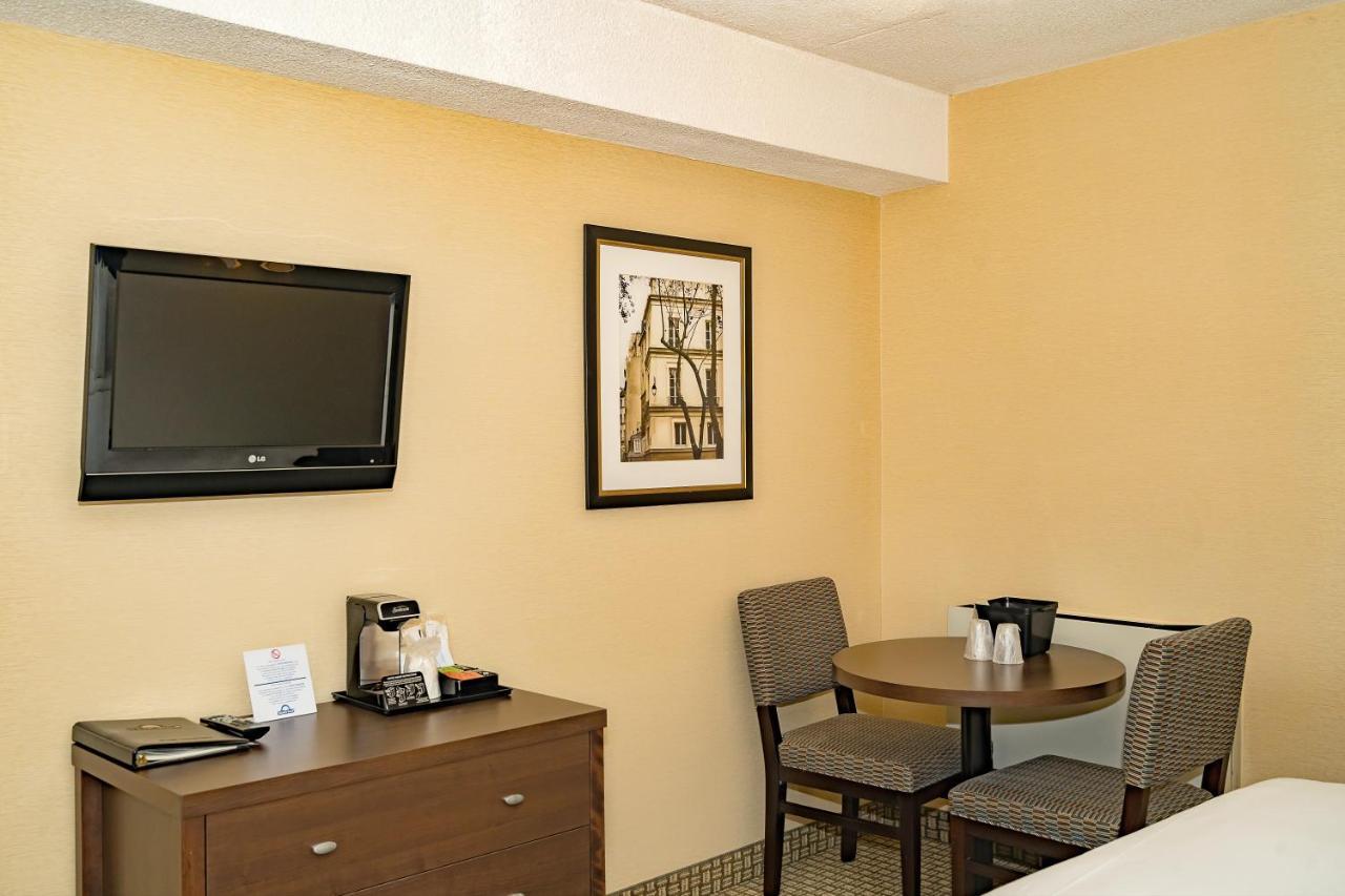 Days Inn By Wyndham Niagara Falls Lundys Lane Esterno foto