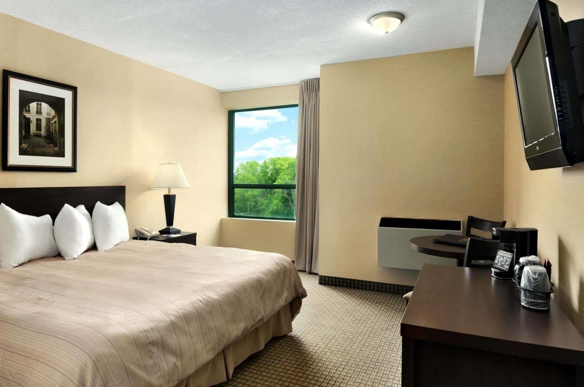 Days Inn By Wyndham Niagara Falls Lundys Lane Esterno foto