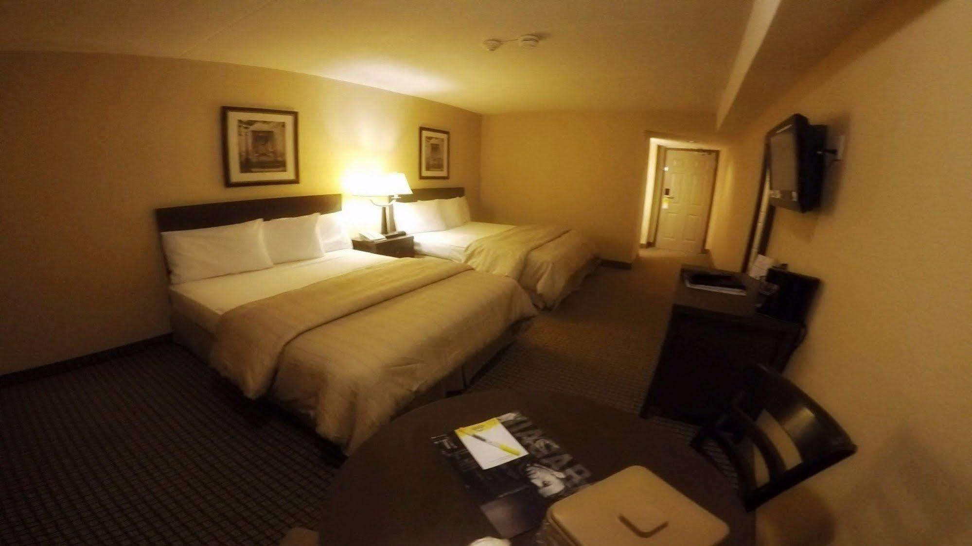 Days Inn By Wyndham Niagara Falls Lundys Lane Esterno foto