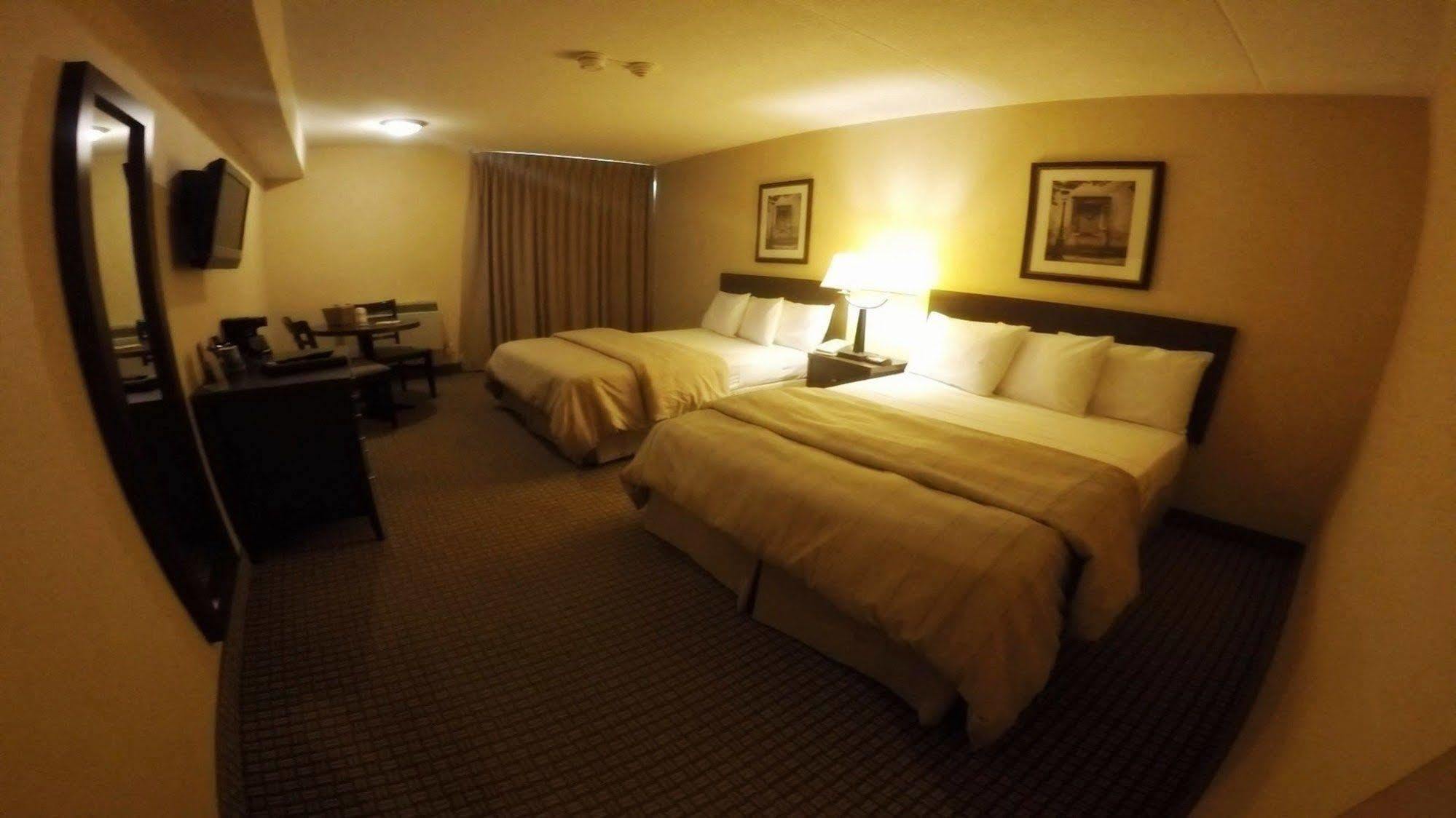 Days Inn By Wyndham Niagara Falls Lundys Lane Esterno foto