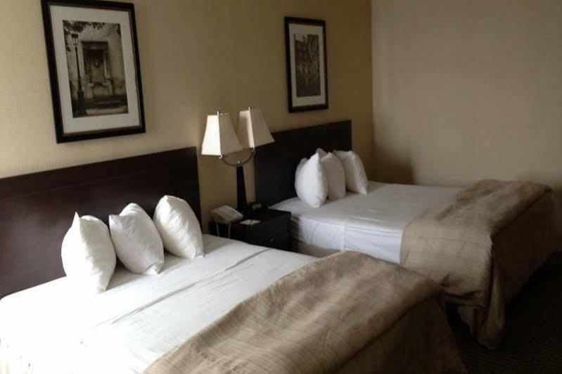 Days Inn By Wyndham Niagara Falls Lundys Lane Esterno foto