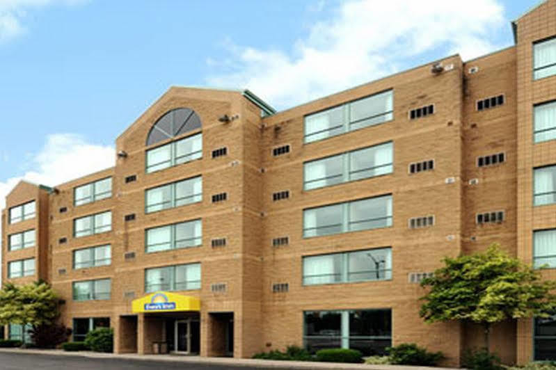 Days Inn By Wyndham Niagara Falls Lundys Lane Esterno foto