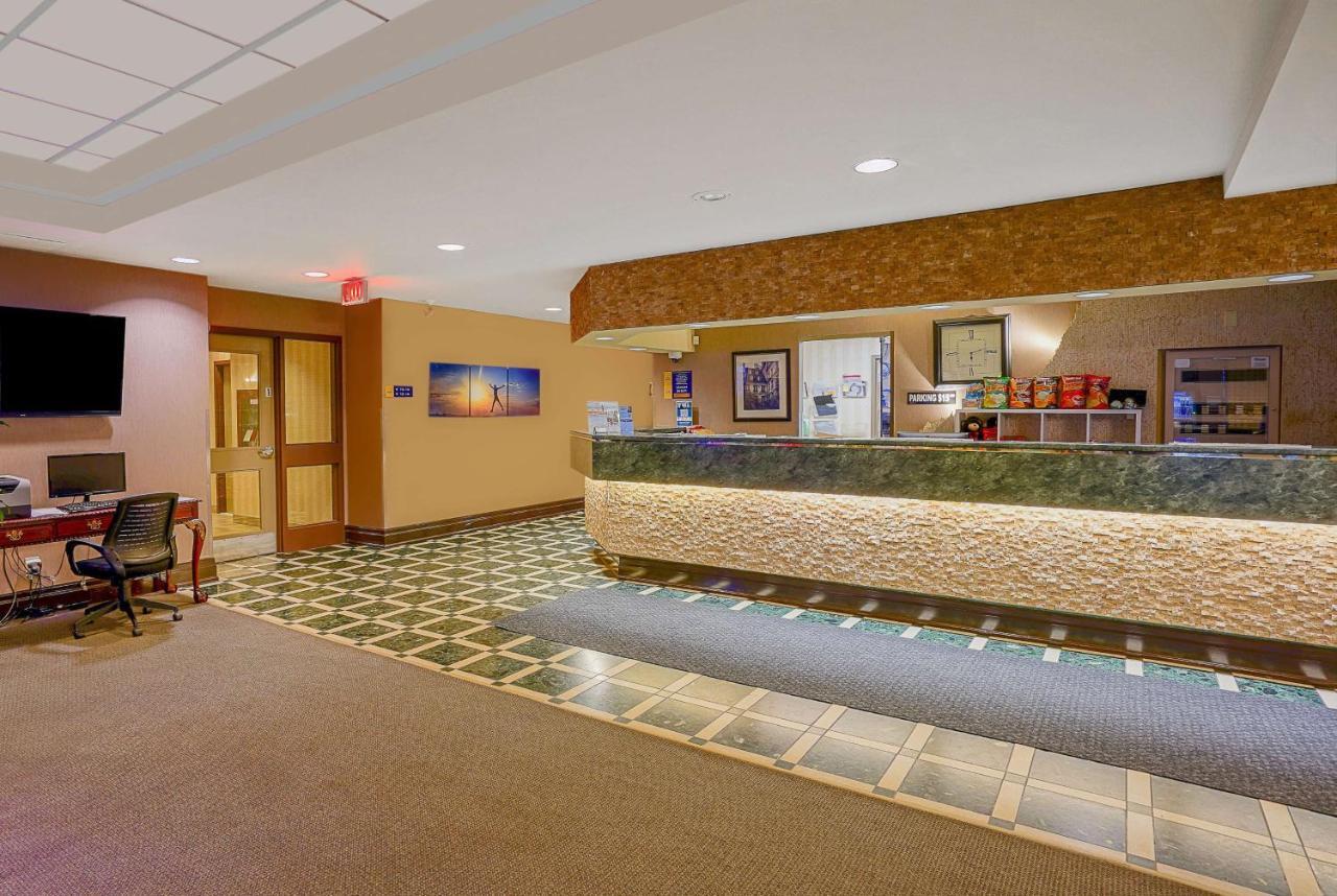 Days Inn By Wyndham Niagara Falls Lundys Lane Esterno foto